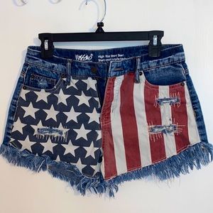 American flag distressed Jean shorts by Massimo, size 6/28